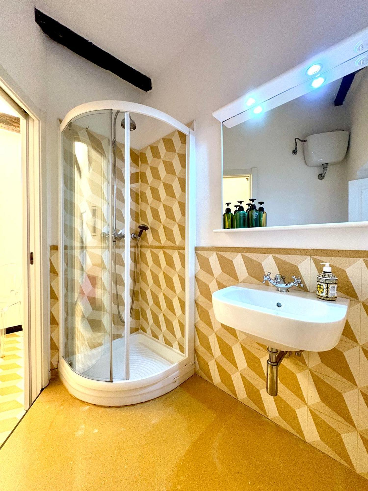 Marina Apartment, Unique, Authentic, Beachfront, 2 Aircondo Bdr , 2Bht, Easy To Train Or From Private Parking Vernazza Zewnętrze zdjęcie