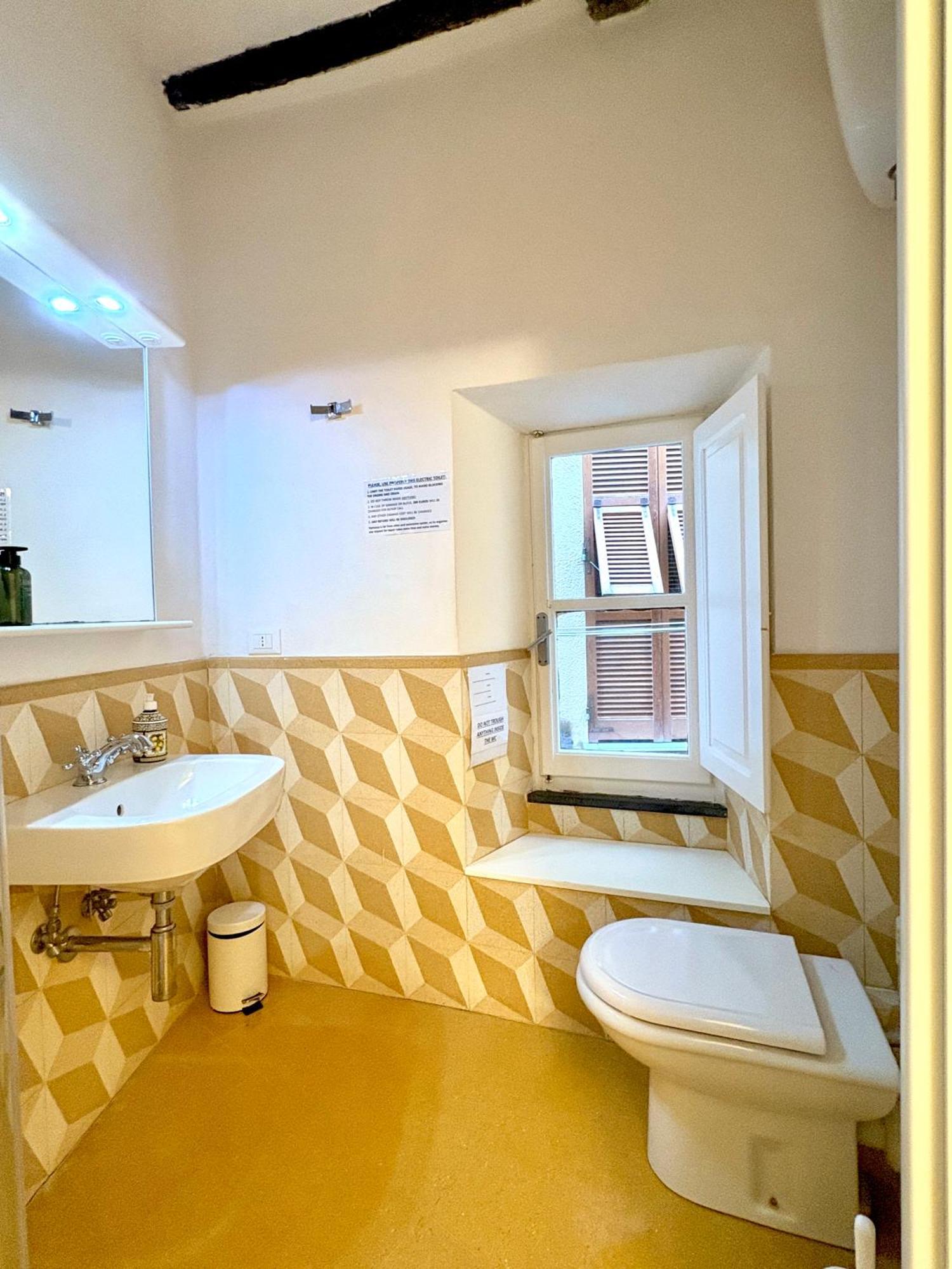 Marina Apartment, Unique, Authentic, Beachfront, 2 Aircondo Bdr , 2Bht, Easy To Train Or From Private Parking Vernazza Zewnętrze zdjęcie